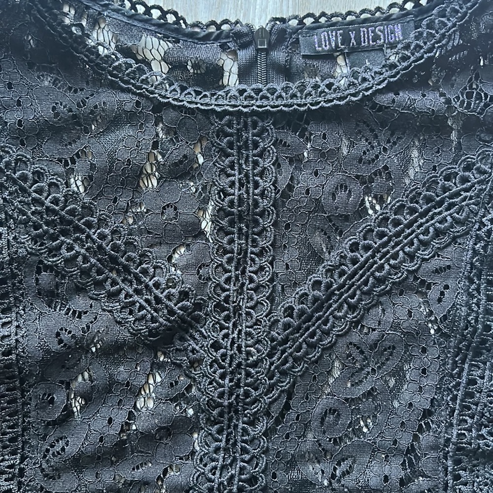 Lace Sleeveless Blouse - Picture 3 of 7